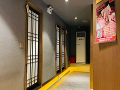 -山川小町·极番烧肉(新地假日广场店)