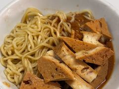 -松树干拌面店