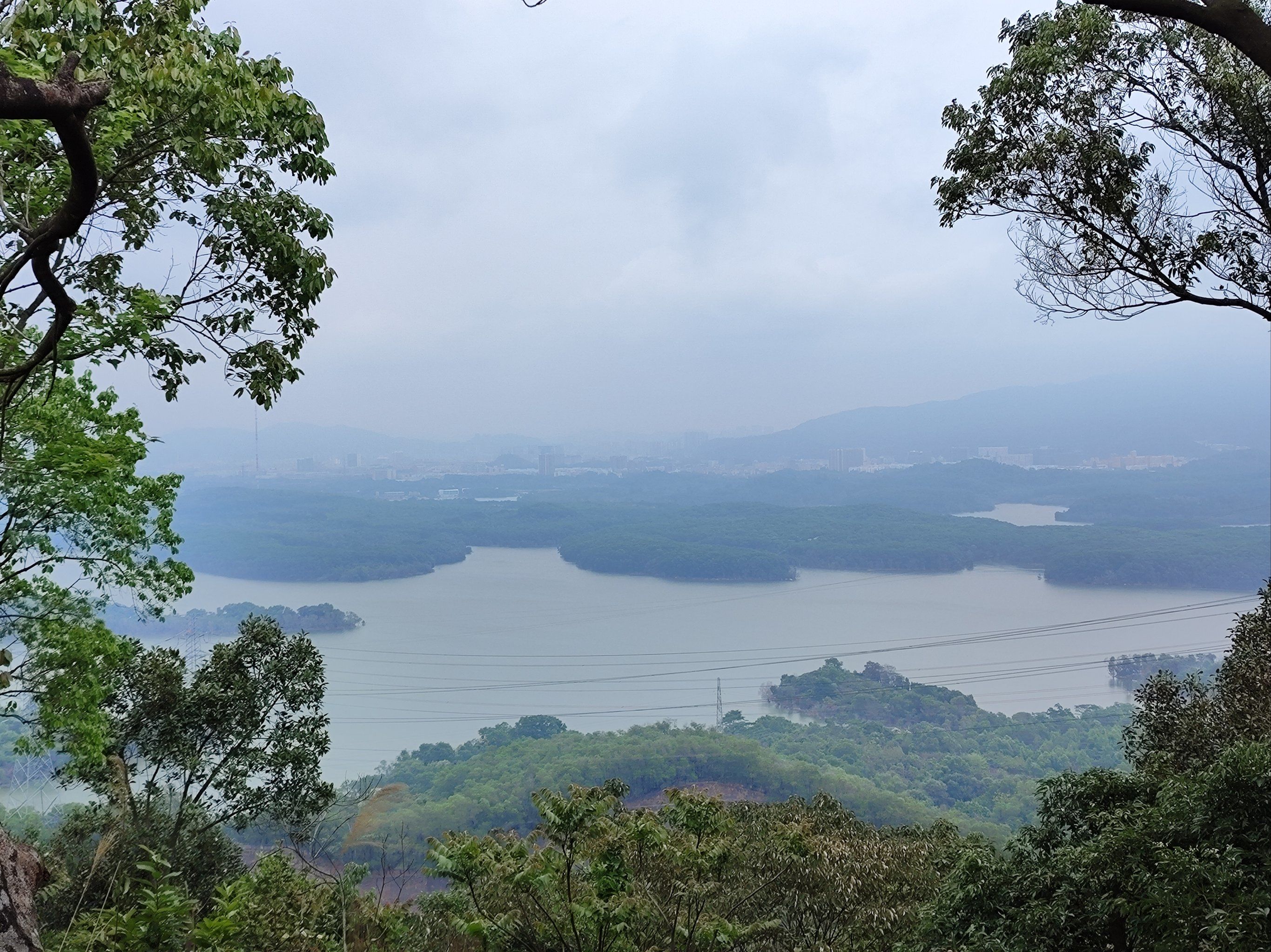 平峦山公园

平峦山公园有几个出
