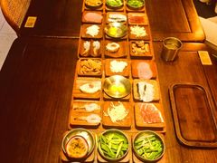 铜米·来吃一碗好米线-银米·云南传统过桥米线(双廊黑金冠店)