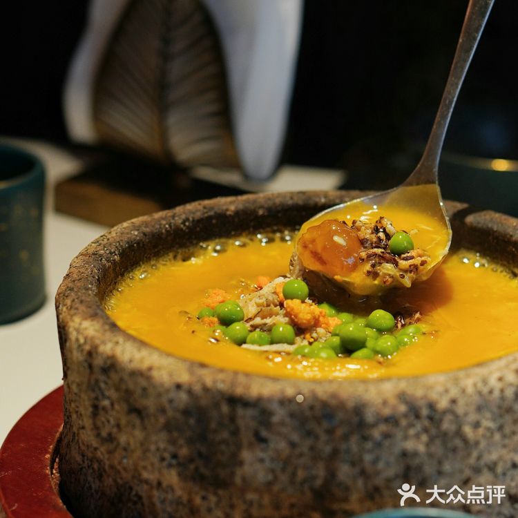 菠萝做咖喱，蟹粉配桃花❓也太会玩了