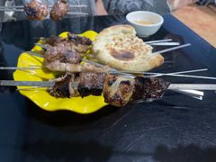 -烤肉小伙烤肉店