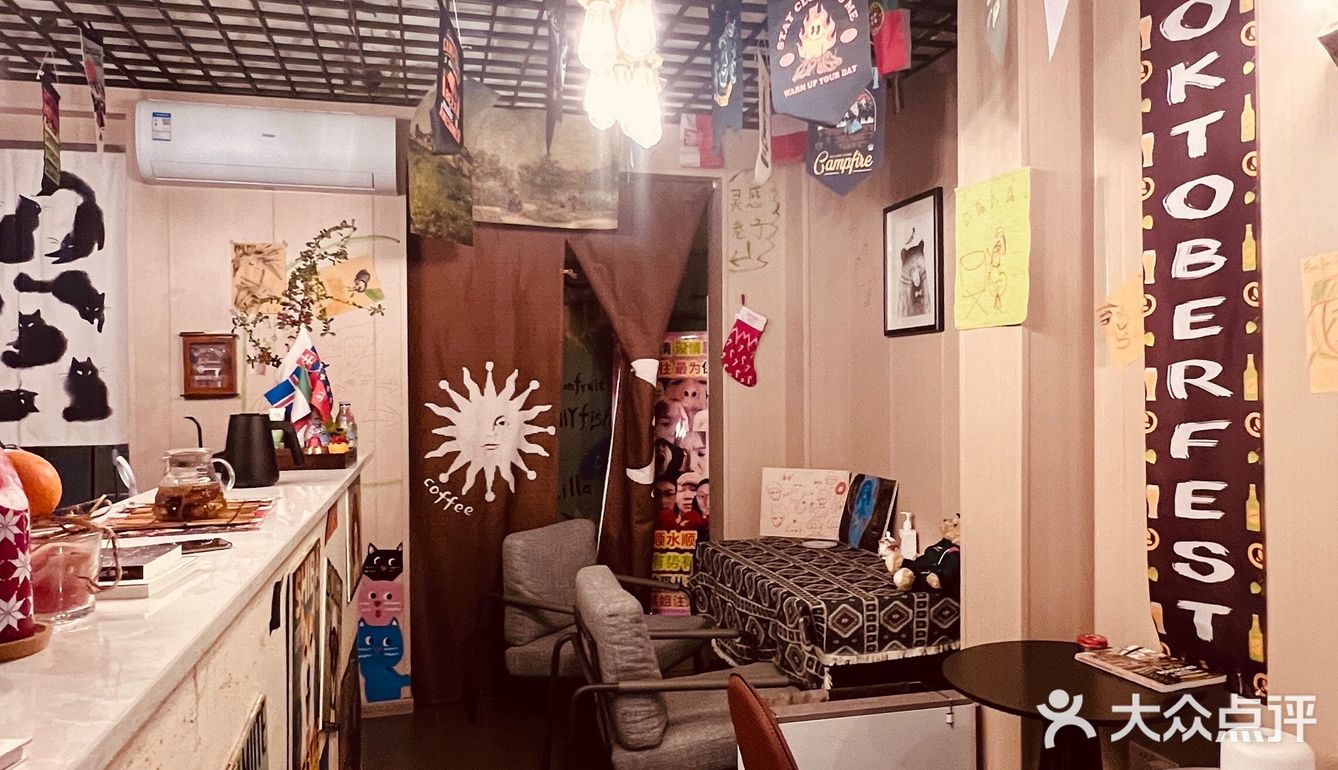 漫步进这家咖啡馆，发现老板的品味贯穿于每一寸空间
