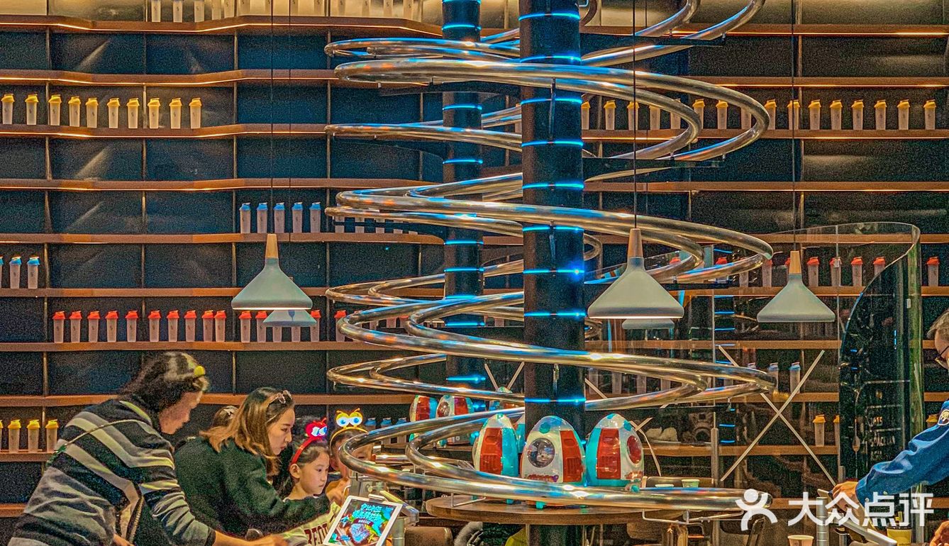 满满科技感｜打卡酷炫网红失重餐厅