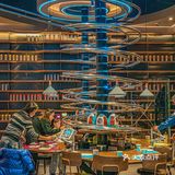 满满科技感｜打卡酷炫网红失重餐厅