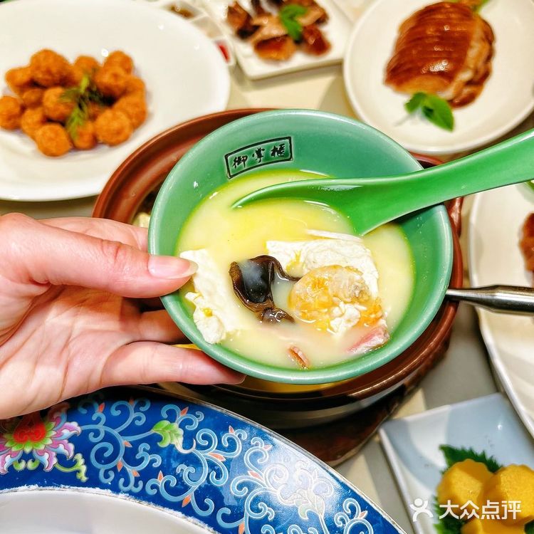 正宗京味果木烤鸭就在御掌柜