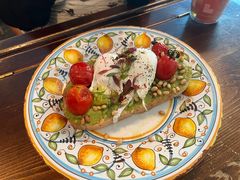 牛油果班尼迪蛋吐司-Alimentari早午餐(安福路店)