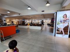 -莱尔斯丹展示厅(盈毅鞋厂店)