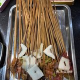 番茄锅味道很浓郁，辣锅越煮越辣