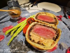 惠灵顿牛排-弦月窗LUNETTE BY AMANDA(复兴路店)