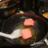 万代酒店旁边那栋楼里，还算比较好找