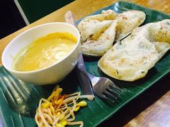 馬來飛餅配咖喱汁-热浪岛马来餐厅