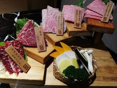 -山川小町·极番烧肉(新地假日广场店)