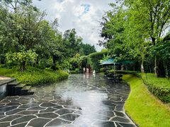 -腾冲洞山温泉村