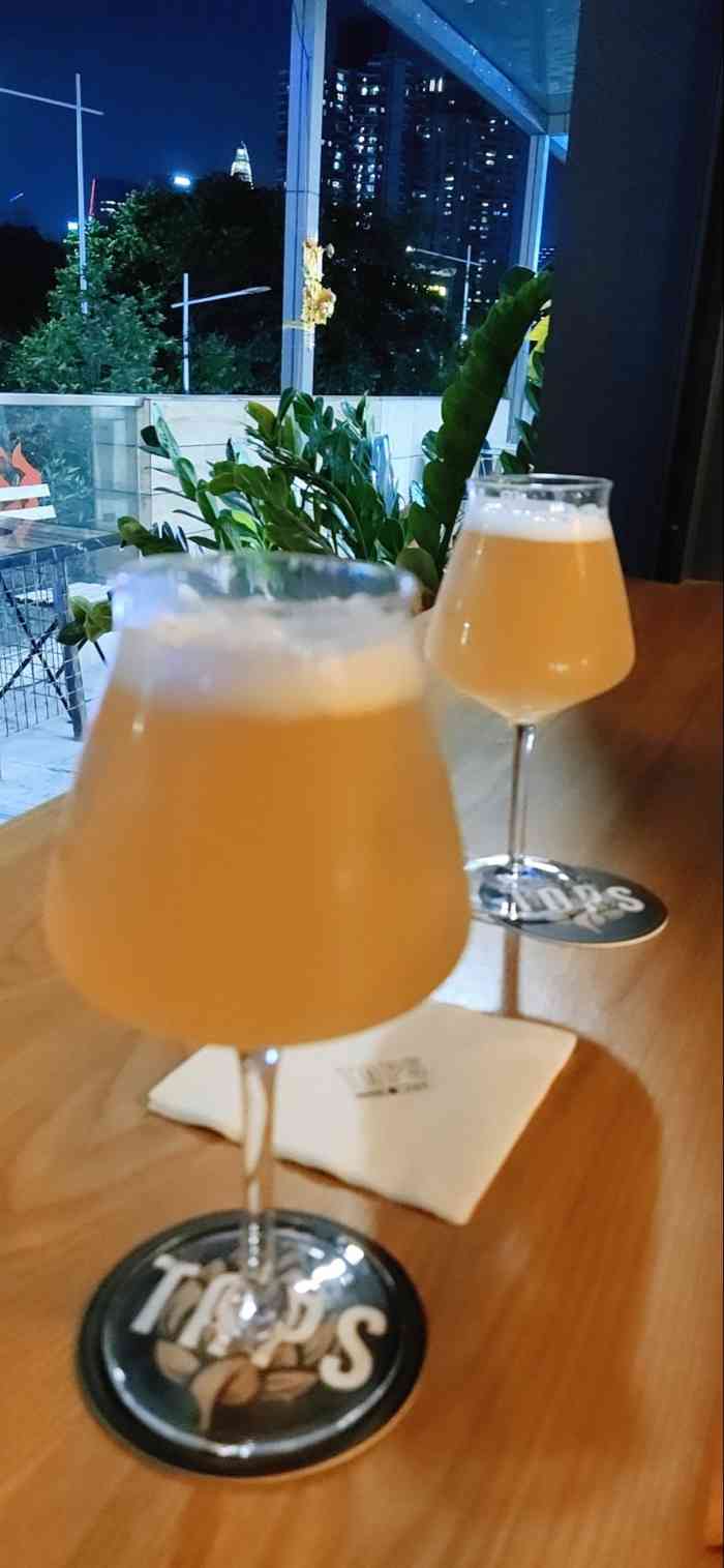 对酌花开精酿休闲吧(东滨店)-"[薄荷]环境:店里的灯光比较明亮,十点多