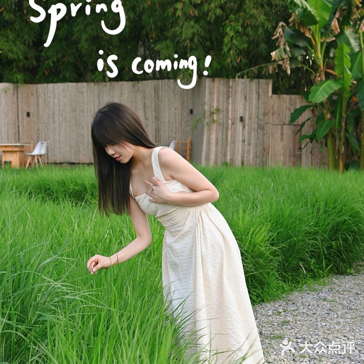 在花园里吃烤肉是一种什么体验呢⁉️  