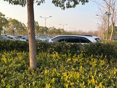 -奕欧来上海购物村停车场