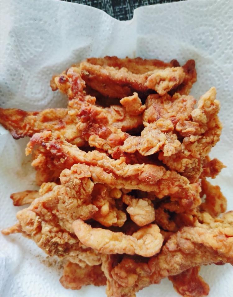 我是这家博山炸肉的老顾客了每月都会来这里买点炸五花肉吃吃这家店在