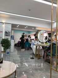 -摩登时尚烫染定制专家