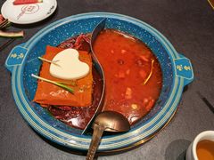 传统红油麻辣锅番茄锅-吼堂老火锅(武汉 天地壹方南馆店)