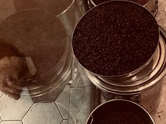 烘培好的新鲜咖啡豆-滇咖啡体验店