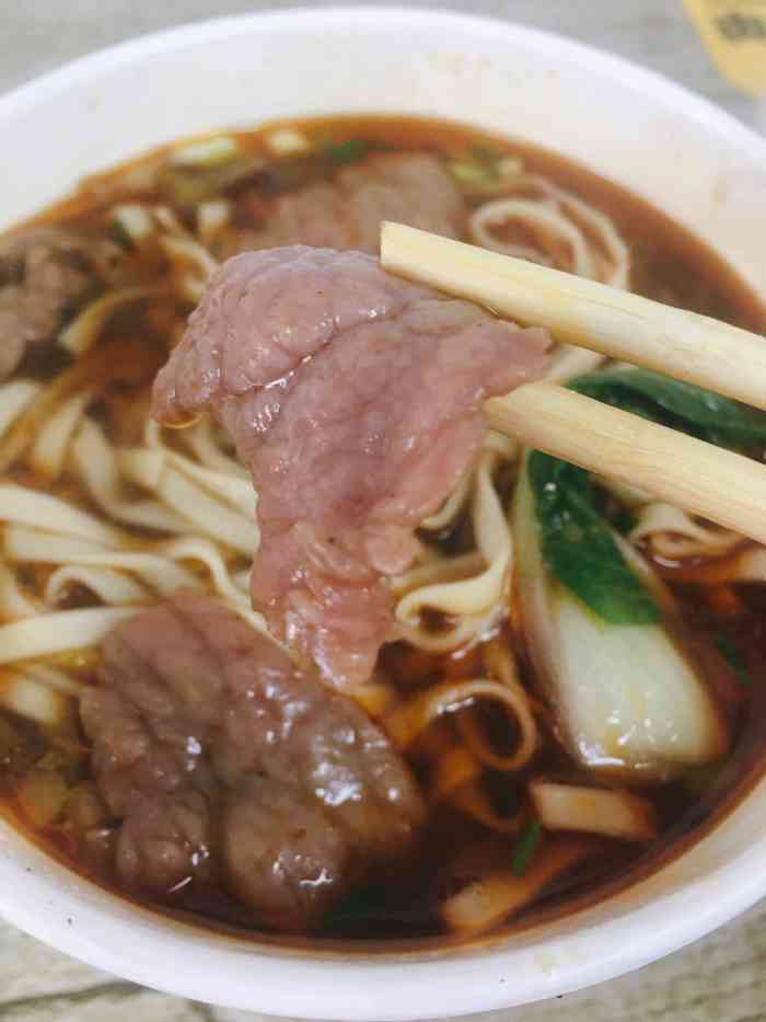 君临生烫牛肉面(球场路店)-"君临生烫牛肉面店,地址在球场路花鸟市场1