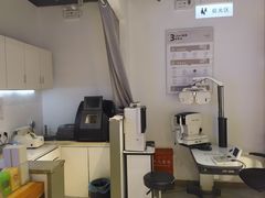 -LOOK眼镜·蔡司依视路配镜(宝山万达店)
