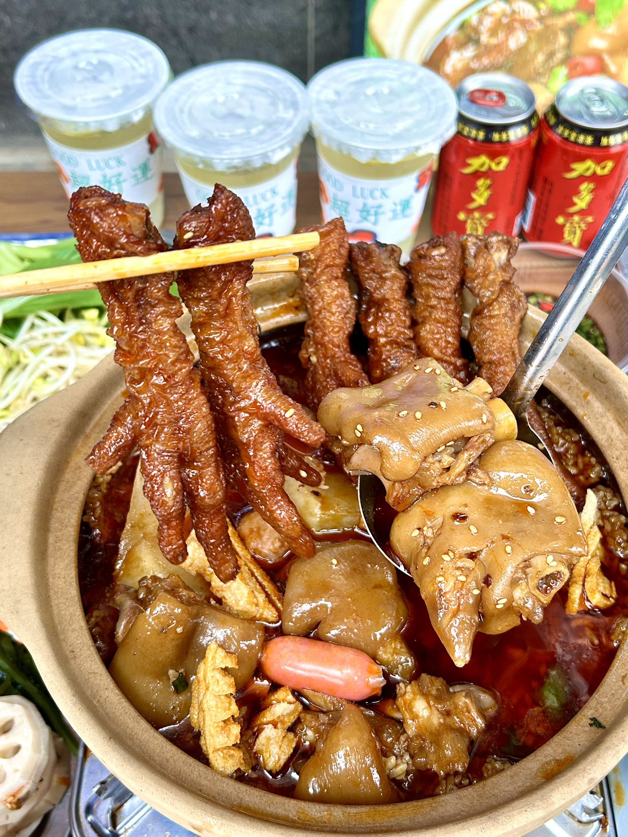 蜂蜜煮猪蹄怎么弄啊(蜂蜜炖猪蹄功效与作用)