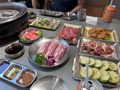 -围炉肉舍•炭烤活鳗•丹东海鲜烤肉(步行街店)