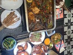 -何妹湿辣牛肉·粤式烧烤砂煲(桂雅路店)