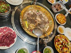 -周老三跷脚牛肉·全牛火锅(非遗传承店)