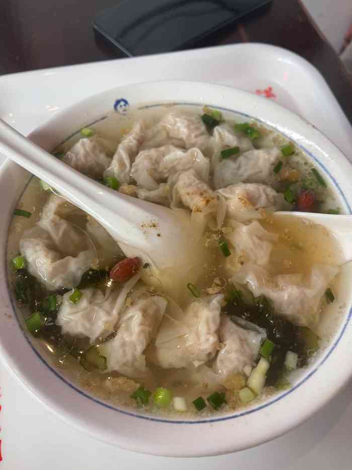 汪一挑馄饨(老街店)-"在屯溪老街,周围还有几家类似的馄饨店,但.