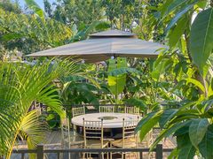 -茅草房·河畔园林火锅