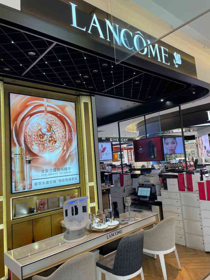 早上10点多就看到兰蔻柜台5.