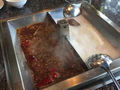 双色锅底-皇城老妈·大连海鲜火锅(港湾店)