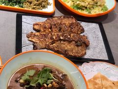 柴鸡炖蘑菇-向外鱼乐·土菜·虹鳟鱼