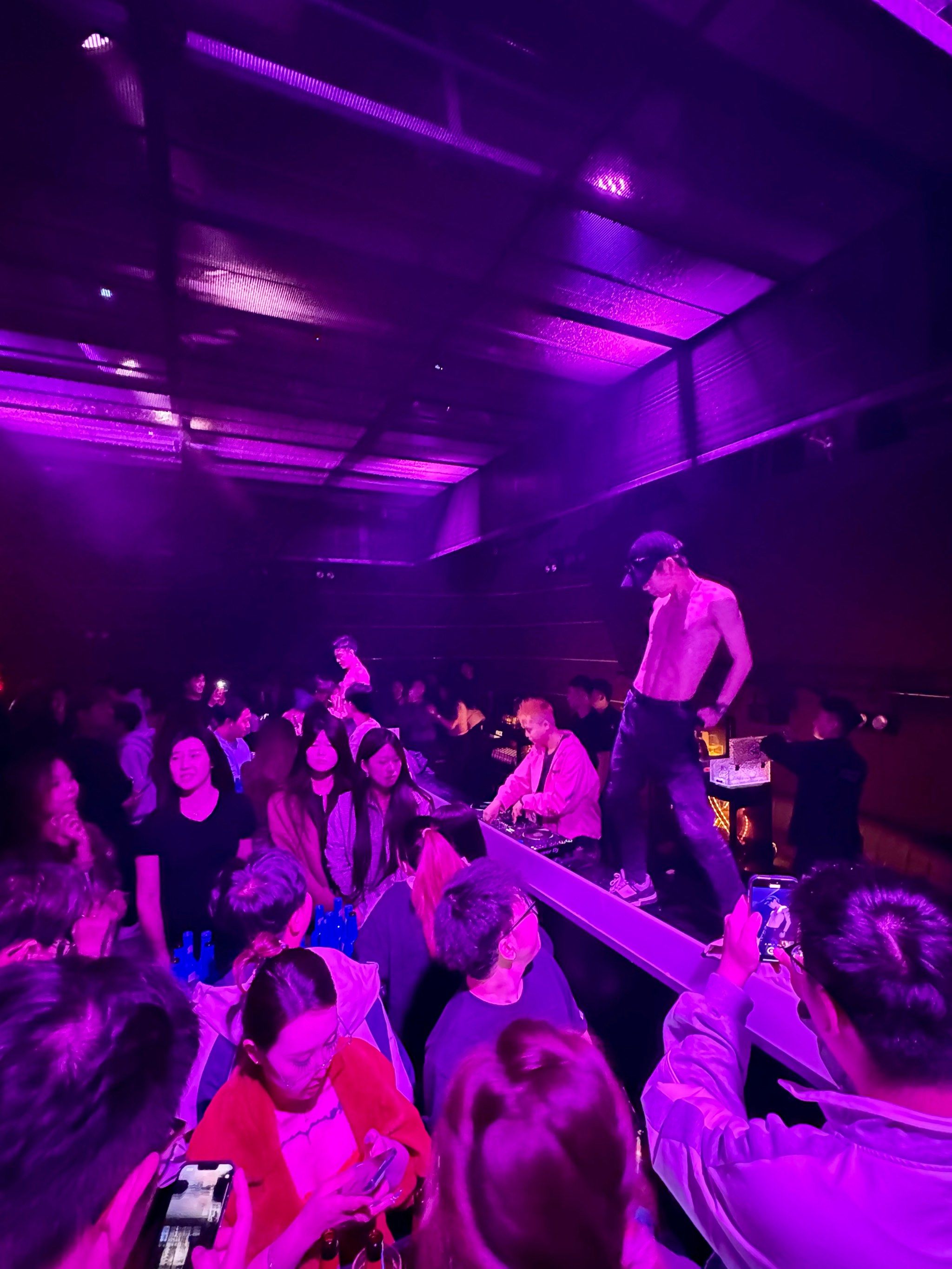 屌嗨了.帅哥好多