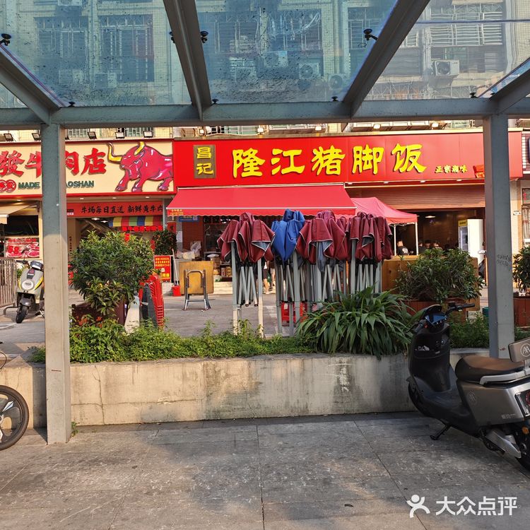 深圳这家猪脚饭，软糯入味，香到舔盘～