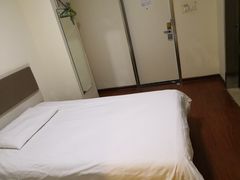 -莫泰酒店(上海虹桥北新泾地铁站天山路店)