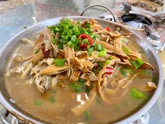 大山野菜参子鱼炖干笋-鱼乐岛餐厅·户外花园主题餐厅