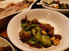 虎皮青椒牛腱子-鱼鲜饭香·招牌汽锅剁椒鱼头王