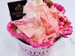 春日花瓣白巧克力味软冰激凌-GODIVA(王府井apm店)