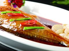 石板汽泡大黄花鱼-恒盛居回族饭店