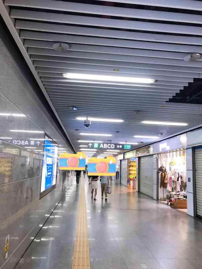 购物公园(地铁站)-"没想到坐个地铁换乘也能有个地下商场,而且.