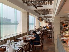 靠窗位-白天鹅宾馆·流浮阁咖啡厅