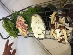 -老石黑山羊毛驴肉火锅(金凯广场店)