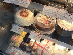 -红宝石·鲜奶小方·海派西点房(金杨店)
