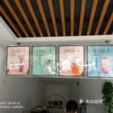 座位附近都有充电口，这里环境不错