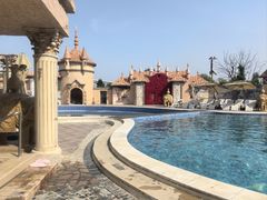 -泉城欧乐堡戏水湾艺术养生温泉