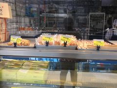 面包甜点陈列柜-鲍师傅糕点(江苏路店)